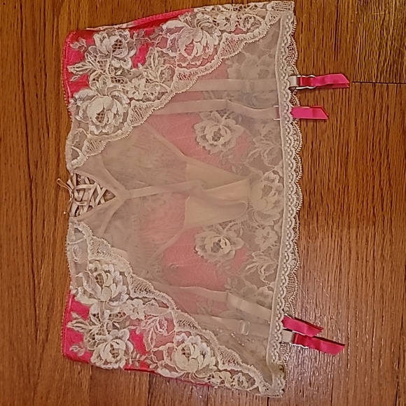 Fun and Sexy Garter - Picture 3 of 6